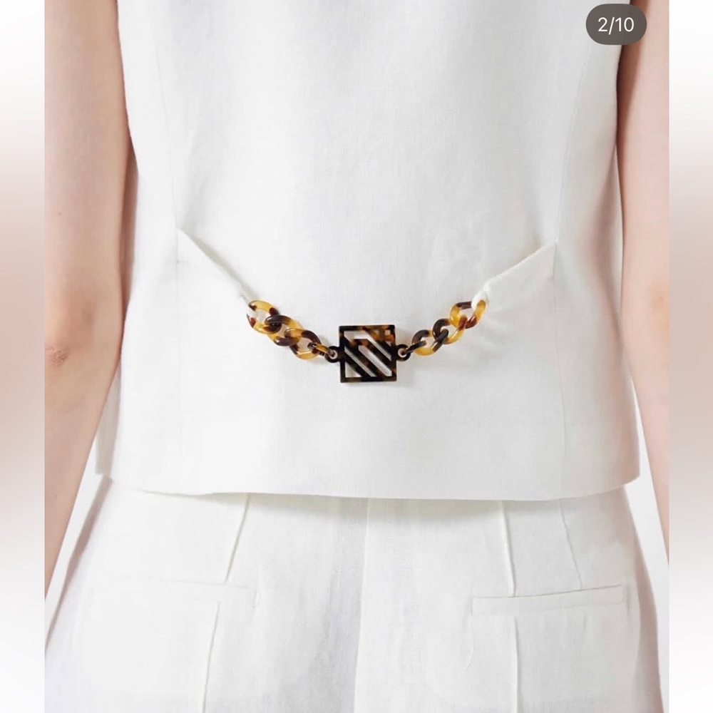 IPEKYOL White Linen Two-Piece Suit | Lined Vest & Cropped Pants - Picture 2 of 11